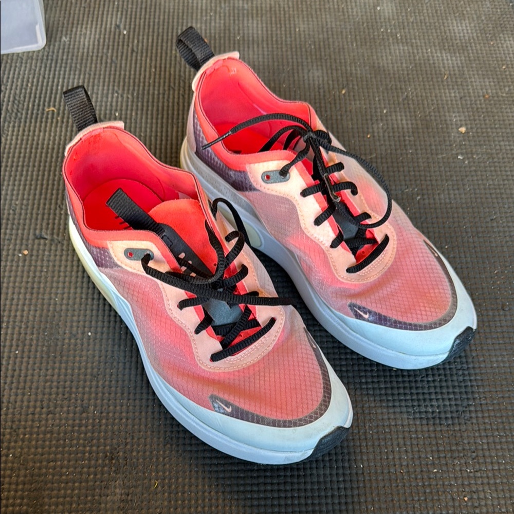 2018 Women’s Air Max Dia SE 'Flash Crimson'